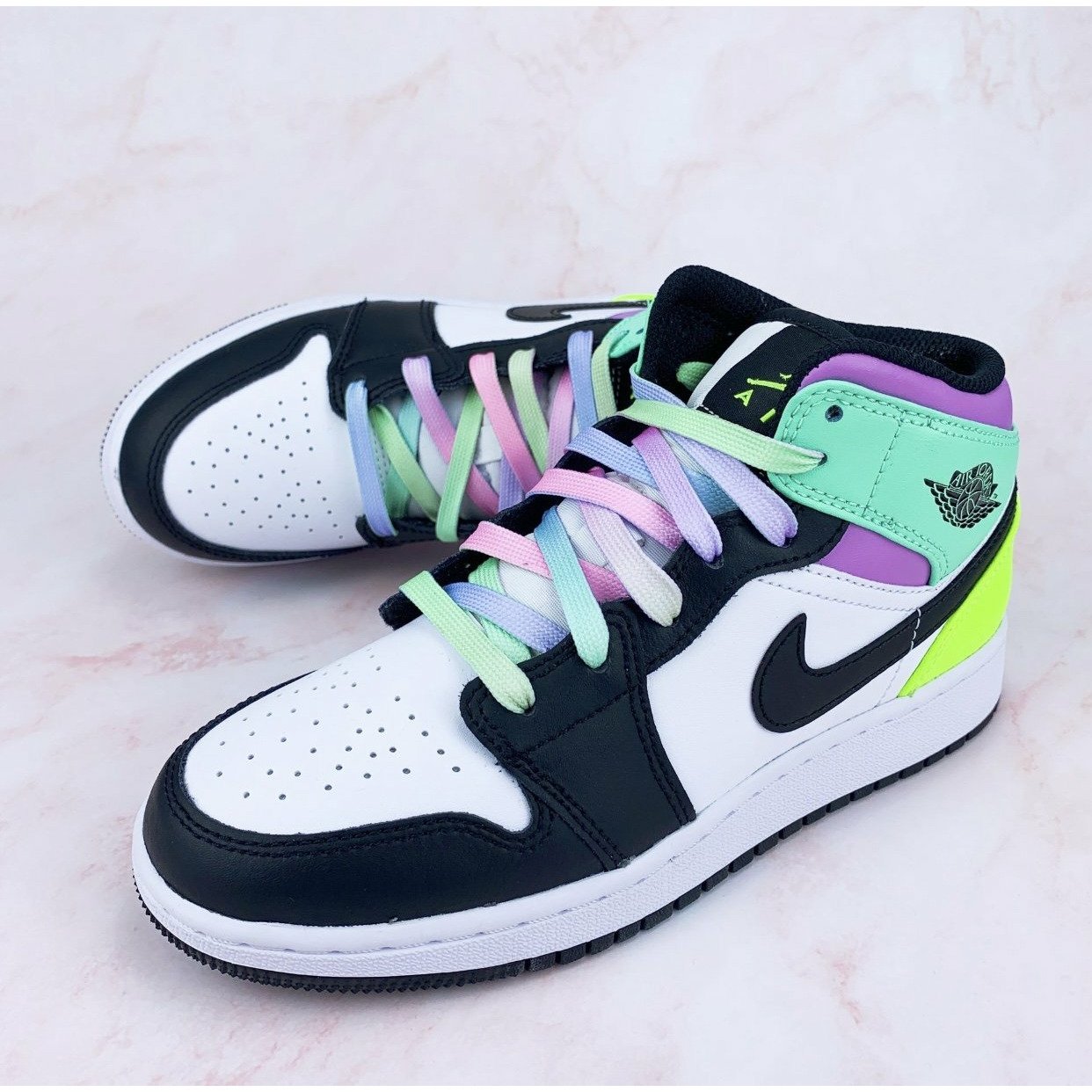 Air Jordan 1 Mid 'Pastel Black Toe'